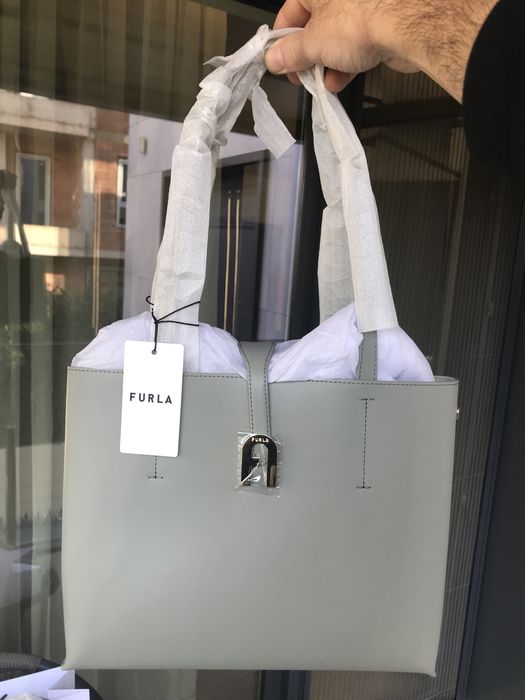 FURLA MIA SOFIA TOTE M.100% оригинал.Със сериен номер,етикети,всичко !