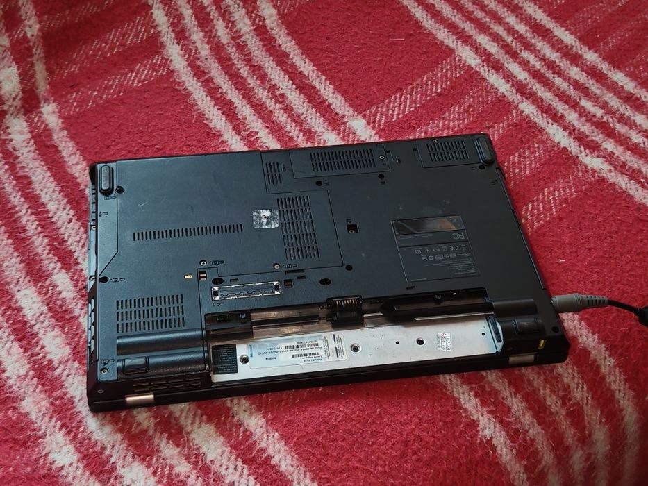 Vând Thinkpad L420 - i3, 6GB ram, 750GB HDD