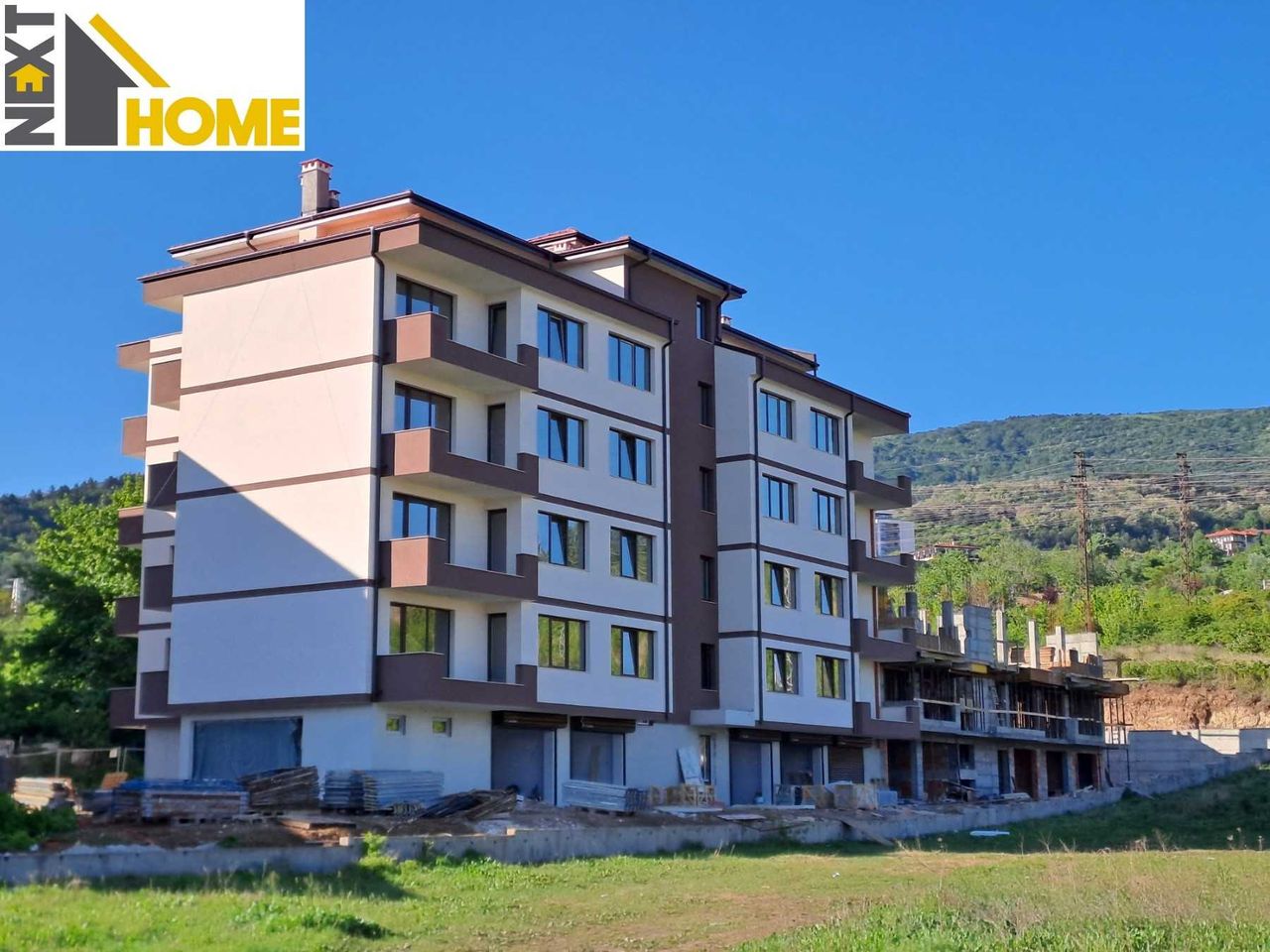 Продава се Тристаен апартамент в Асеновград - 105 кв.м за 842 €/кв.м - Снимка #2