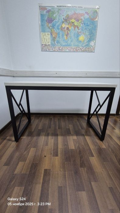 Офисный рабочий стол