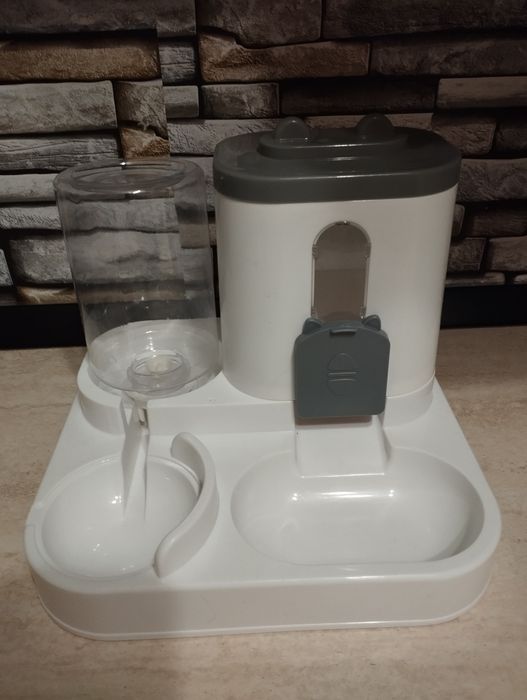 Dozator de apa si hrana pisici