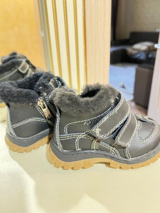 Продам детскую зимнюю весеннюю осеннюю обувь 21 и 22р