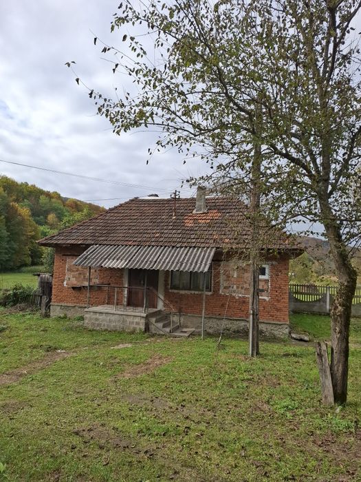 Vind casa cu gradina, , in sat Stanija jud. HD. Tel  0034642289102