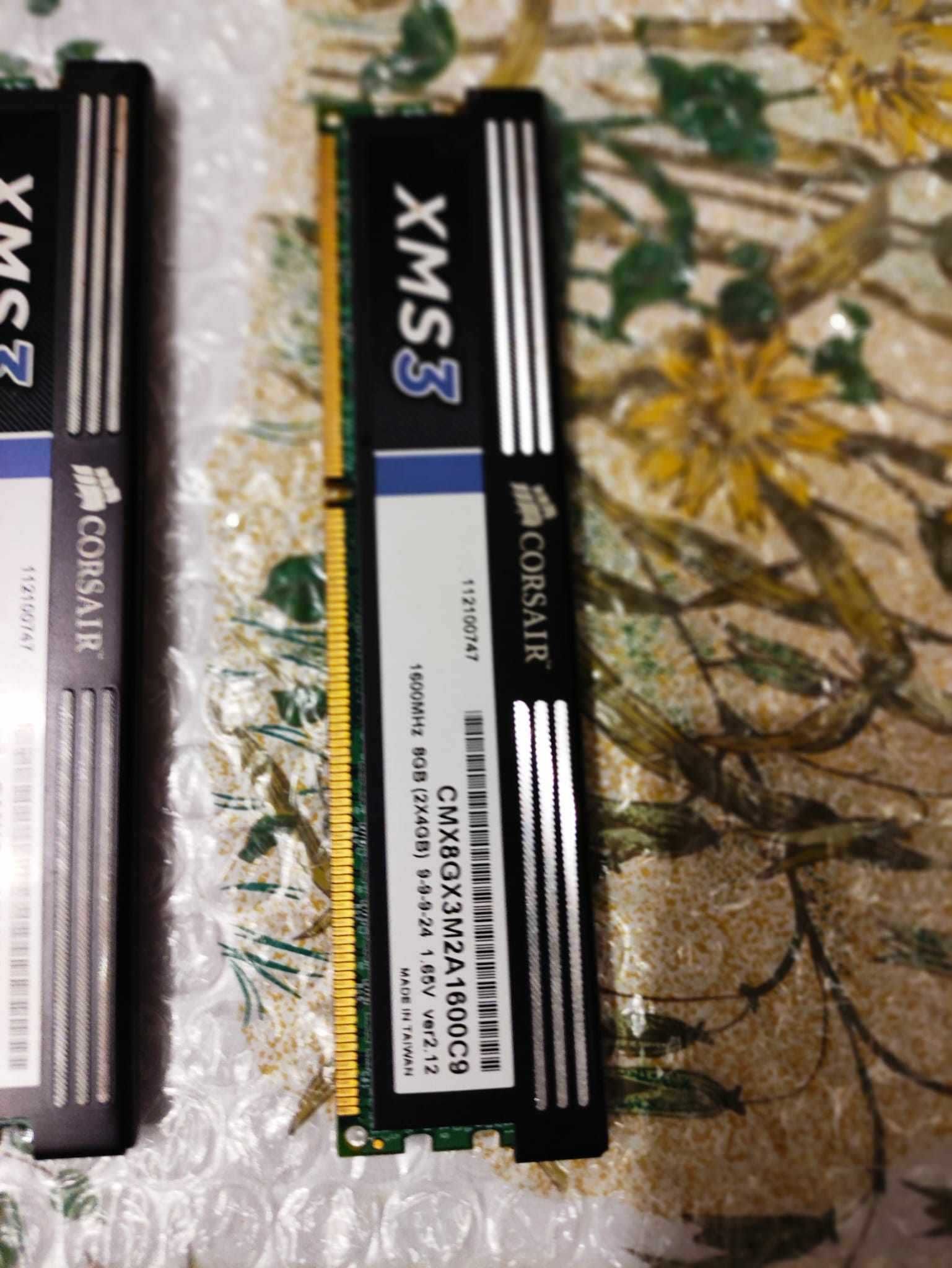 memorii DDR3 Corsair Vengeance  si Corsair XMS3 cu transport tot