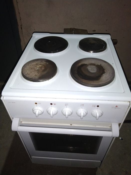 Продам электрическую плиту Отличное состояние