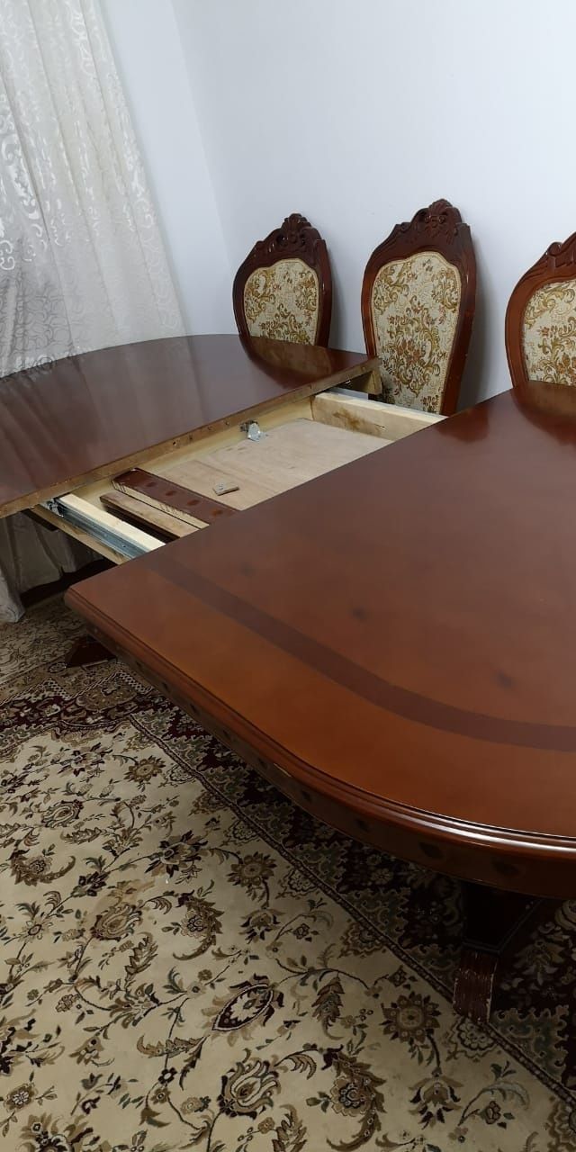 Стол для гостиной
