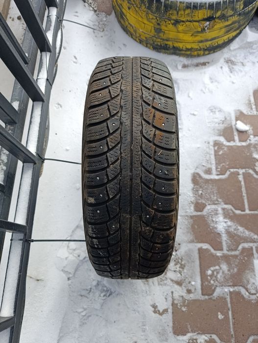 Шина шипованная б/у