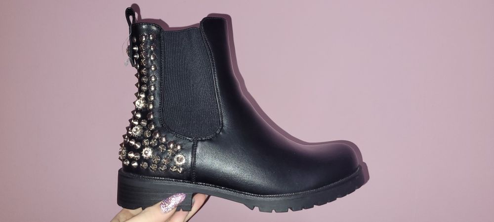Дамски боти с камъчета