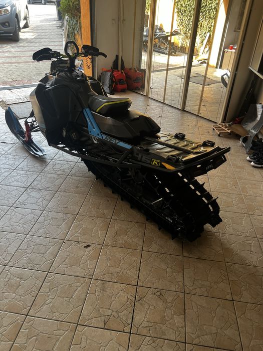 Snowmobil ski doo snowmobile
