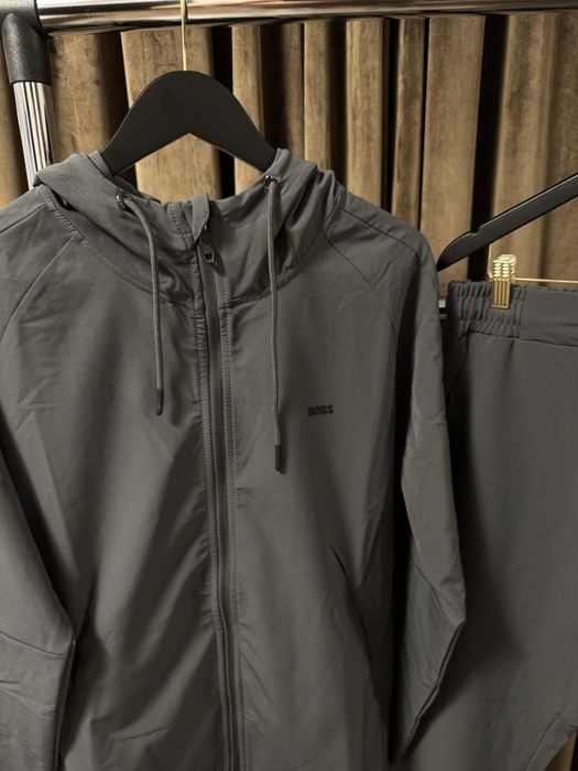 Trening fâș BOSS - Mărimea L - Calitate Premium