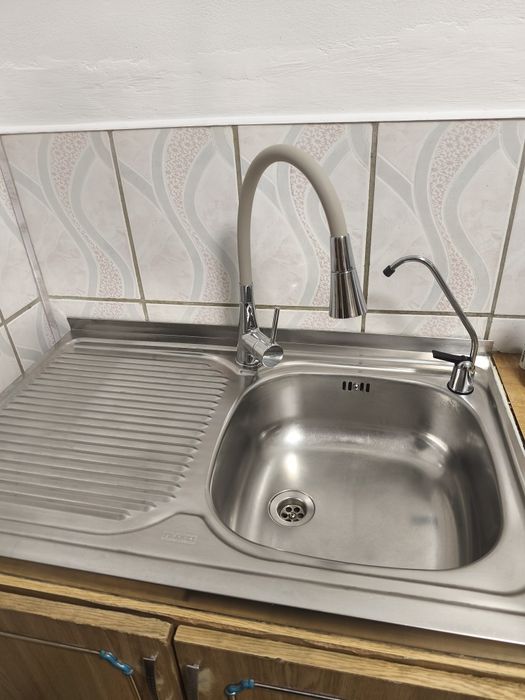 Vând chiuveta de inox in stare foarte buna,fara defecte ,dimensiuni 80