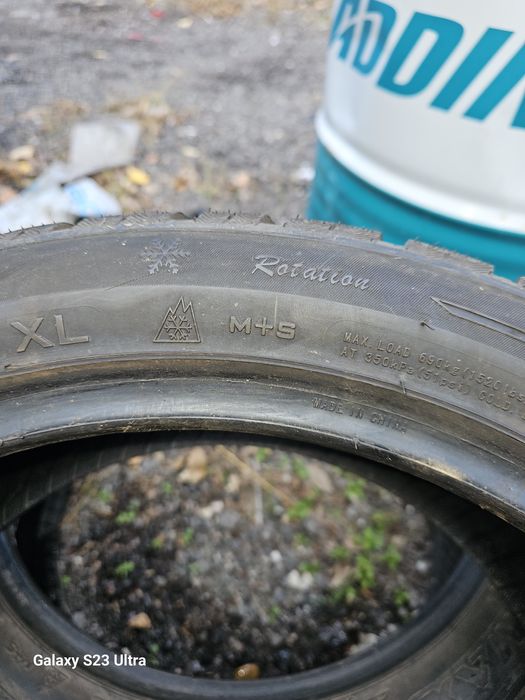 Vând 2 Anvelope Iarna 225/45/18