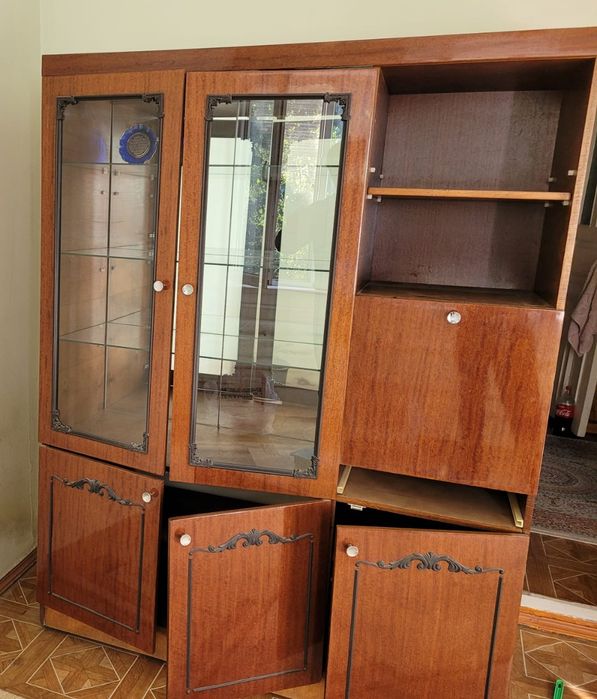 Сервант в хорошем состоянии