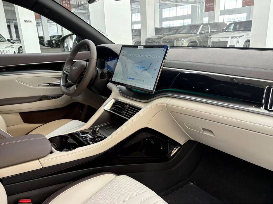 BYD Song Plus Chempion Smart drive Full 605 Oq va Qora nalichida bor