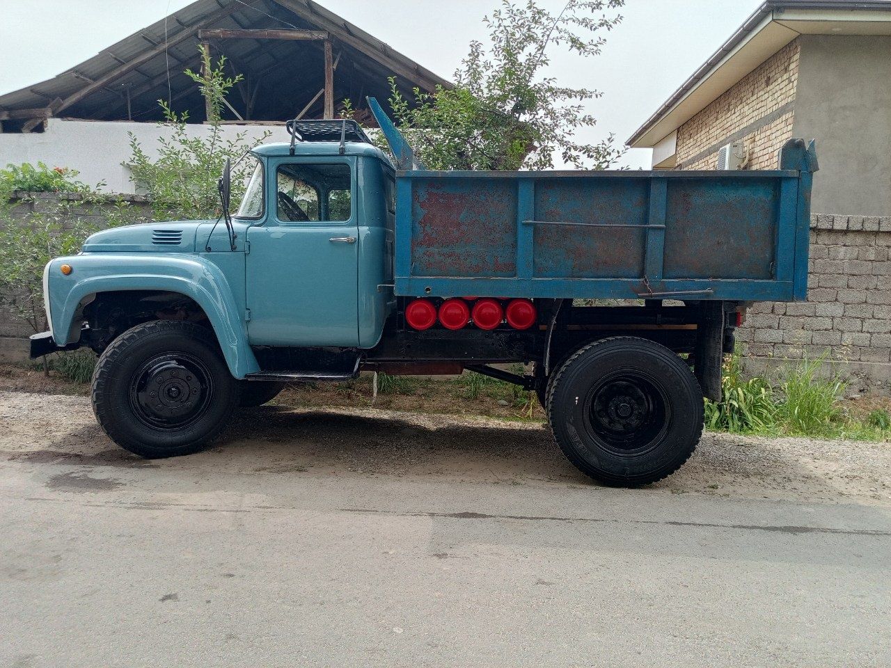 Zil 130 samasval sotiladi