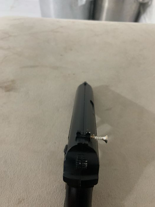 металический пистолет