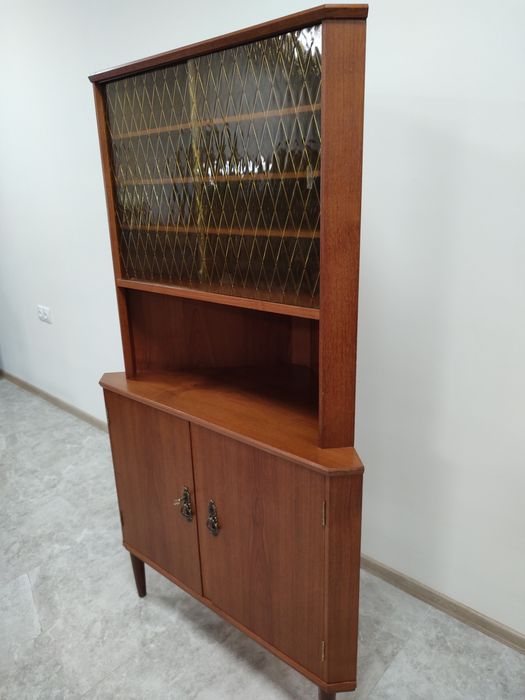 Тикова ъглова витрина от 60-те Д159
