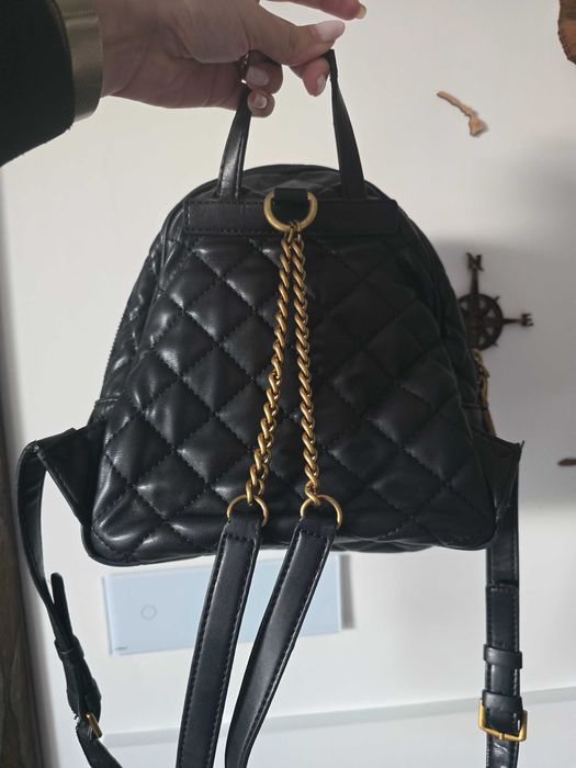 Черна кожена раница Guess