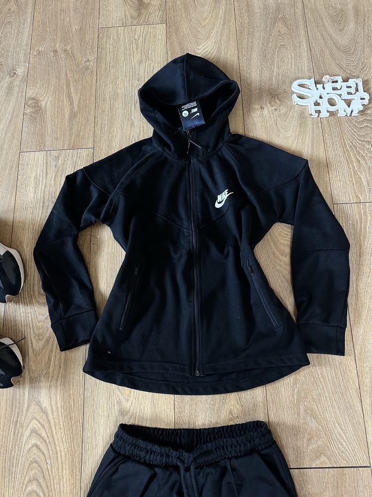 Nike!Страхотен модел сет Nike