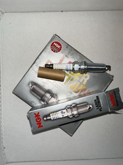 Продам свечи для машины. Новые.