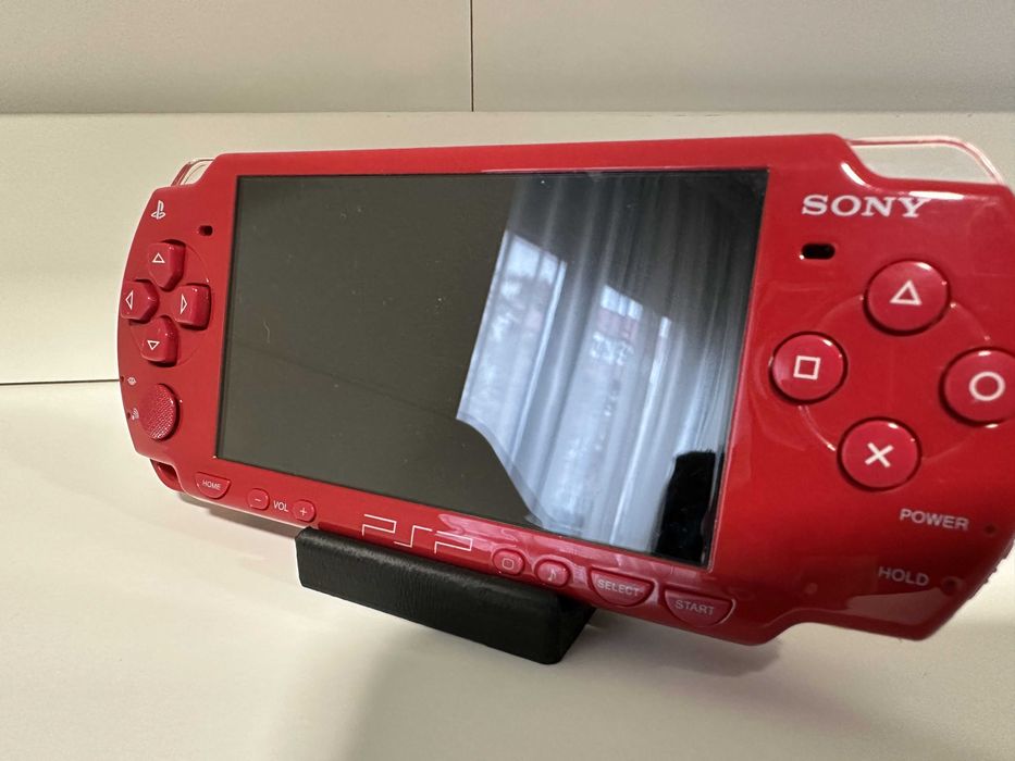 Sony PSP 2000 Deep Red Modata (plus accesorii)