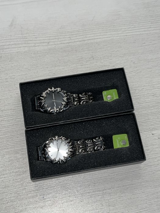 Часы в стиле Y2K