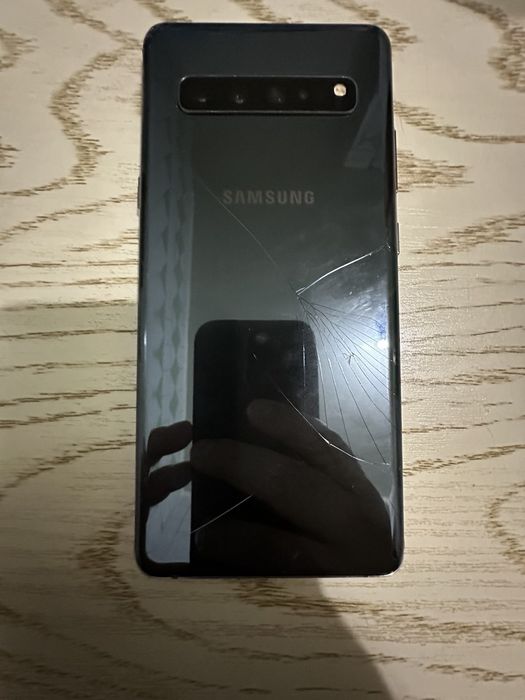 Подаётся  Samsung S10 5G