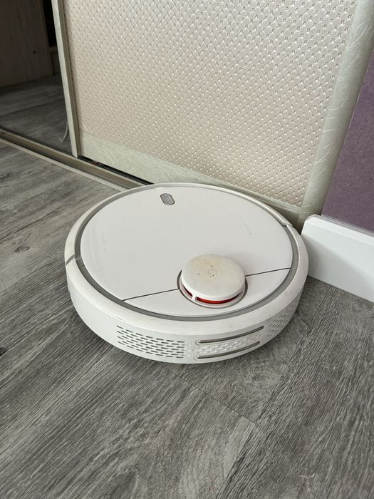 Робот пылесос. .