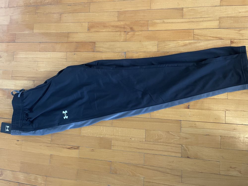 Долница Under Armour с етикет размер L