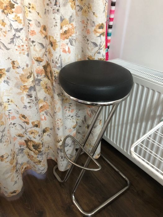 Scaun bar, baza din otel cromat, fix, sezut tapitat piele neagra eco