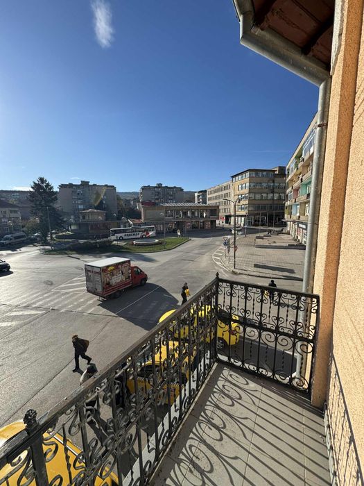 Продавам двуетажна къща в центъра на Горна Оряховица