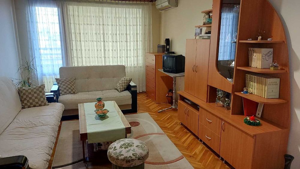 Тристаен апартамент, разположен в кв. Дружба, град Хасково.