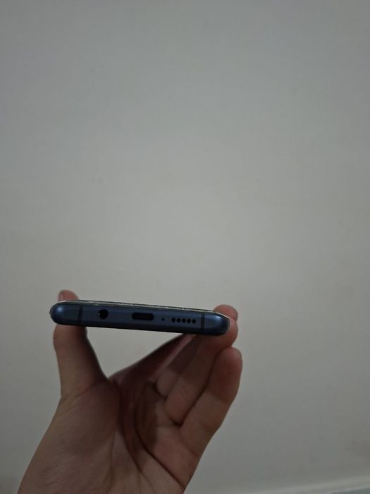 Xiaomi note 10 lite 
Xotirasi 64gb
Rangi tõq kõk
Zaryadchik bor
Ekran
