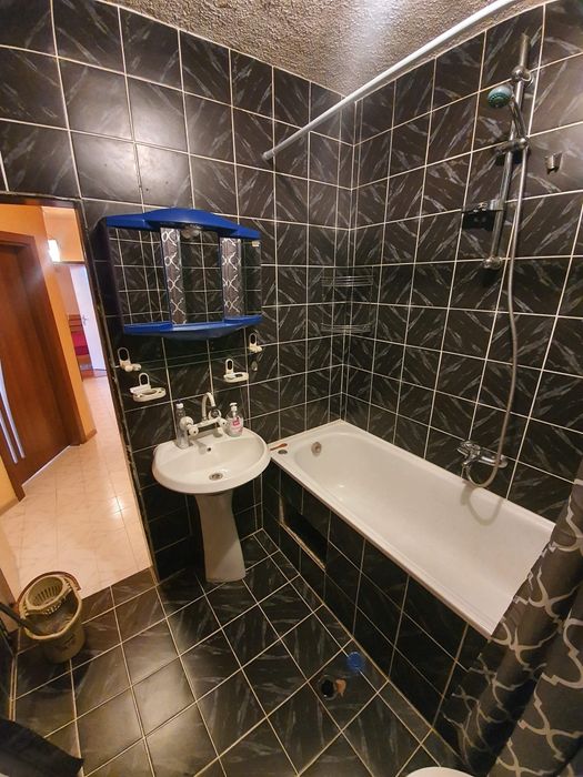 Продавам тристаен апартамент 90 кв. м.