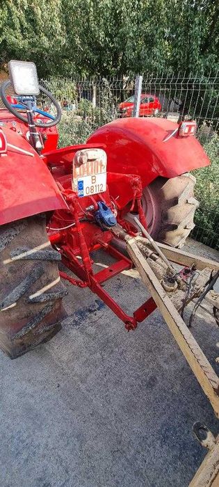 Tractor Mccormick 45 cp cu  remorca aro