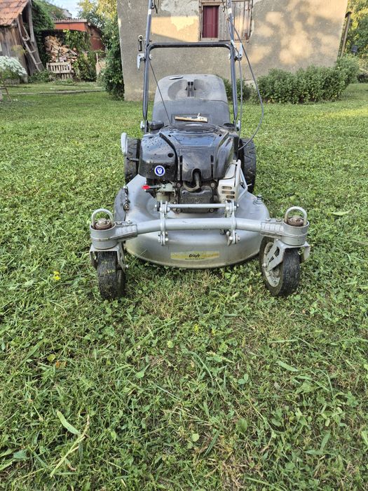 Masina de tuns iarba