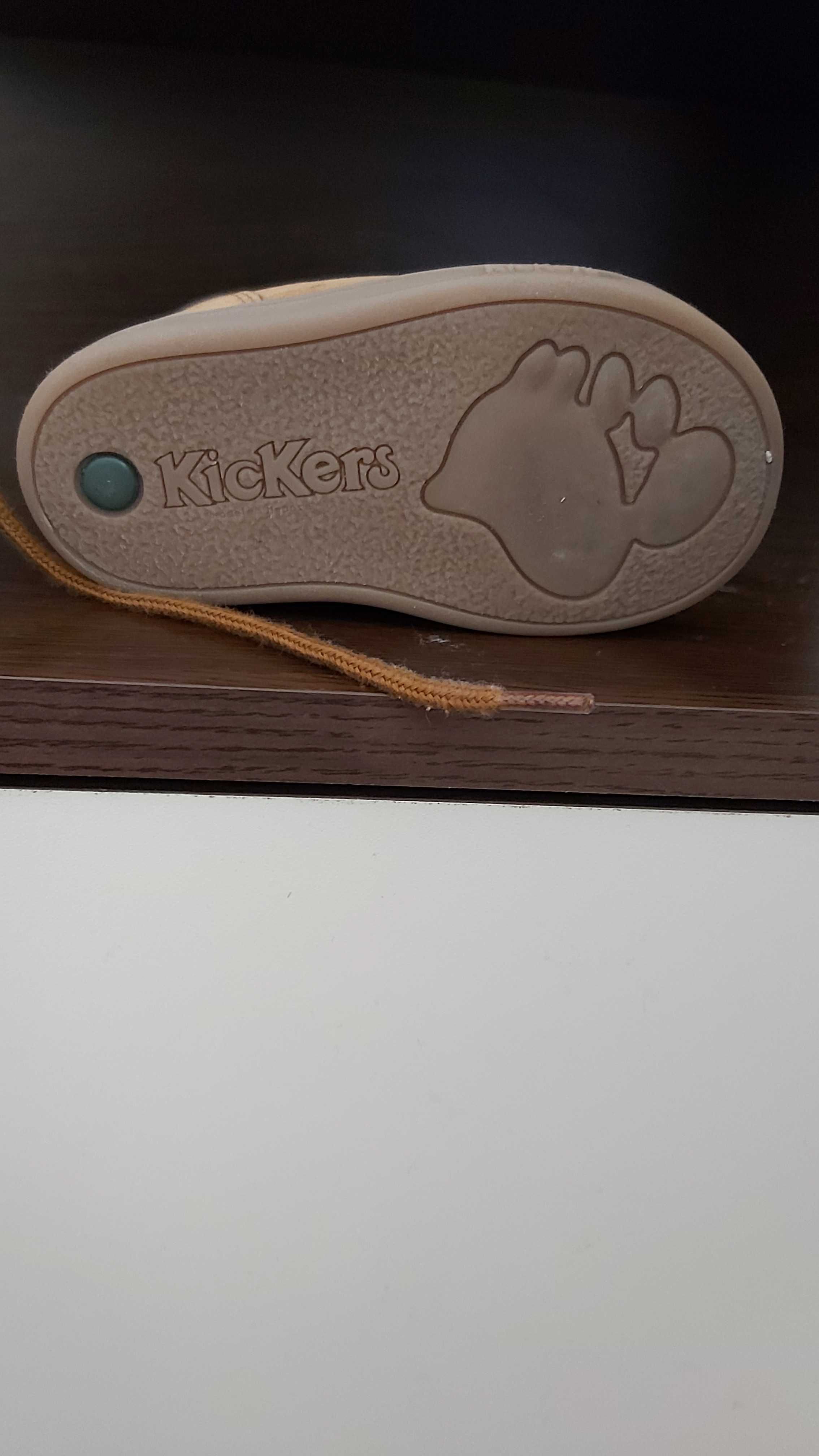 Бебешки обувки KicKers