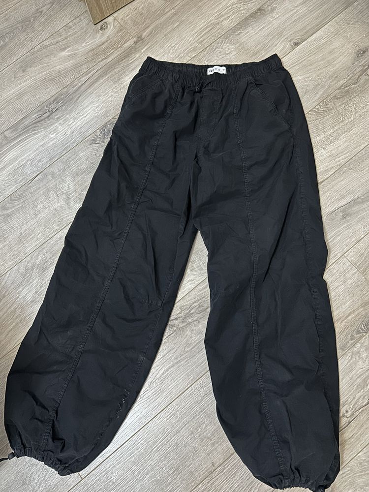 Vand pantaloni parachute