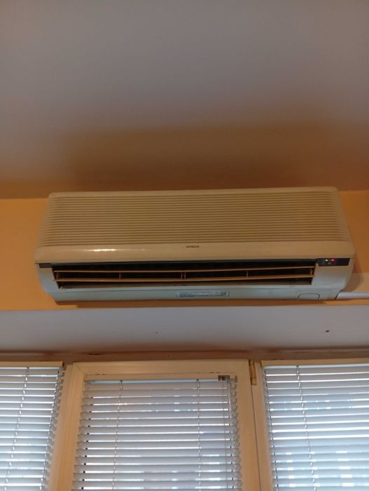 Продавам климатик Хитачи,работи в добро състояние