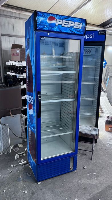 Vitrina frigorifica verticala cu o usa pentru sucuri