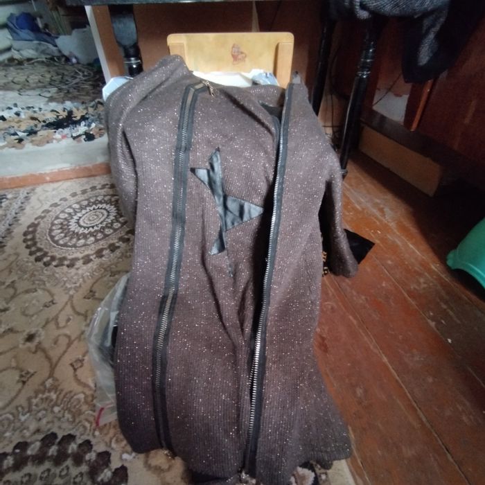 Болалар ва айоллар кийимлари хаммаси сотилади