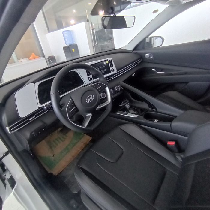 Hyundai elantra sotiladi