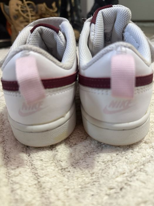 Детски кожени кецове Nike Court Borough (Бели/Бордо)