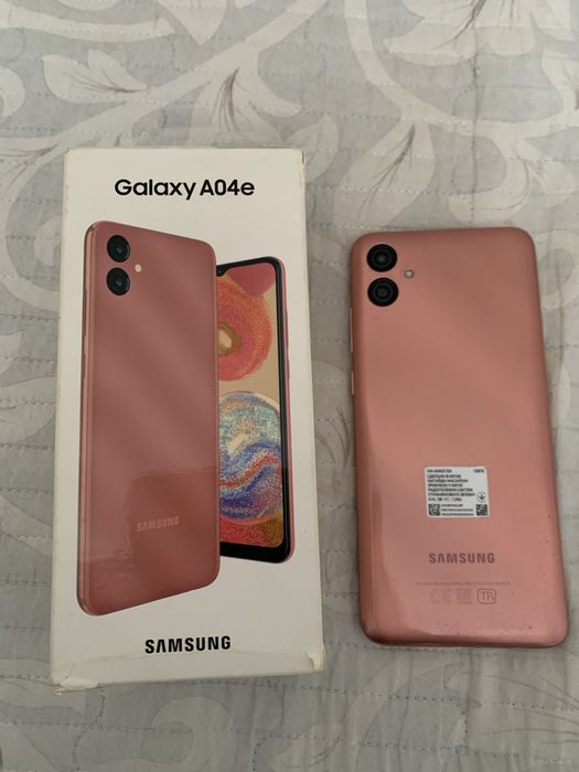 Самсунг А04.