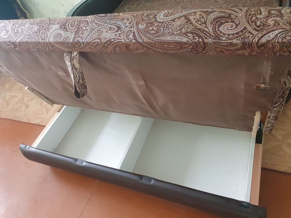 Диван б/у, в хорошем состоянии.