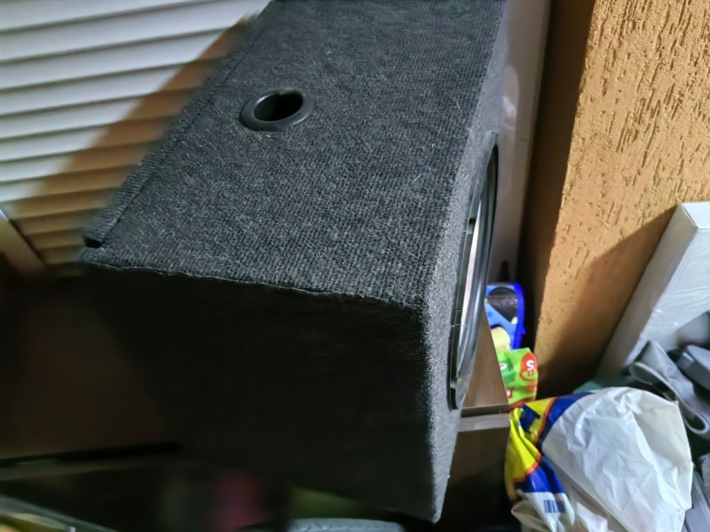 Vând 1 subwoofer auto.