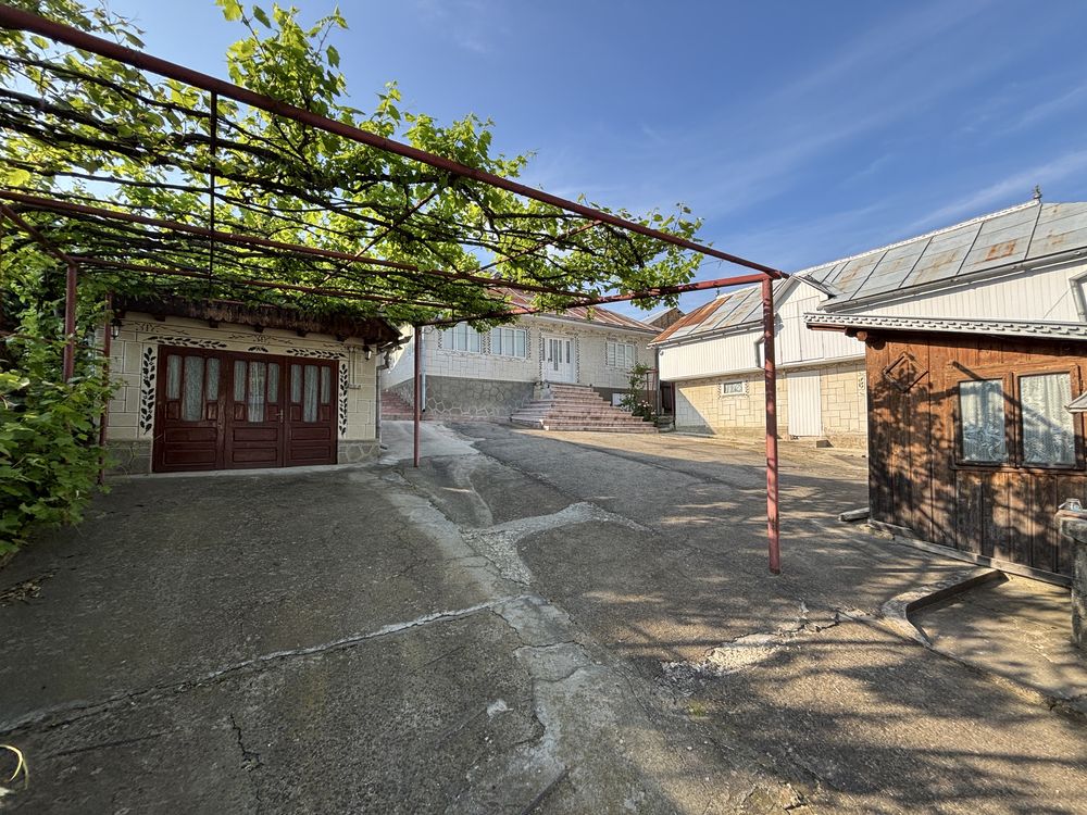 Casa si anexe Sanduleni