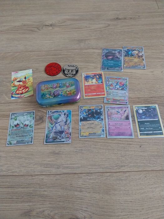 Vând carduri Pokemon