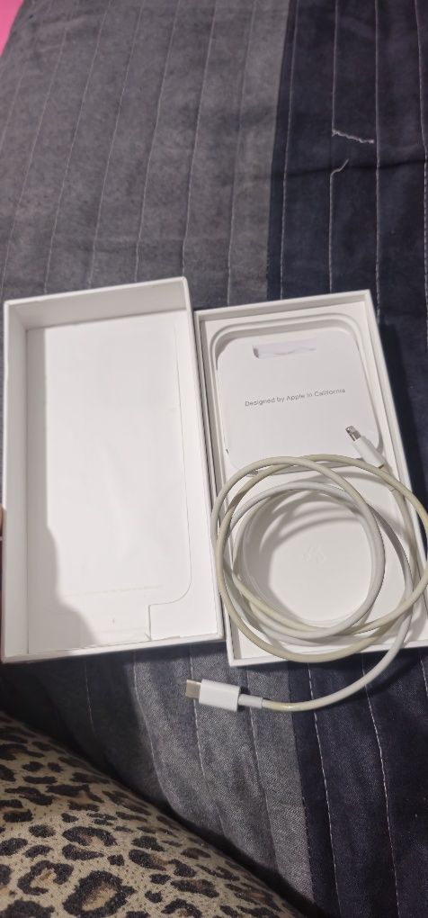 Cutie iphone 14 pro 128 GB gold si iphone 15 pro 128