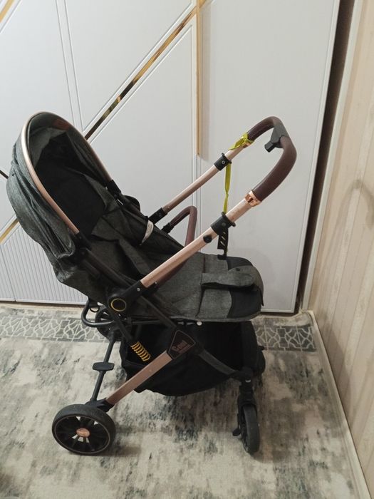Продаю прогулочную коляску
